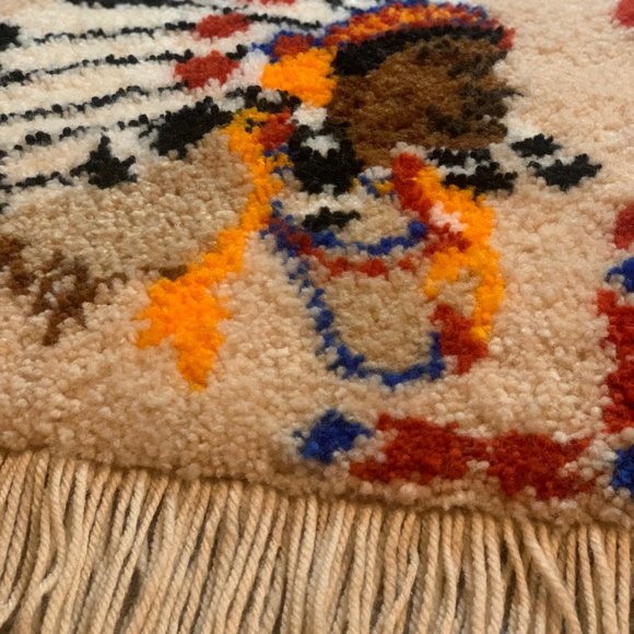 Vintage Hook Rug wall hanging - First Nations in Headdress w/fringe - Picture 3 of 3